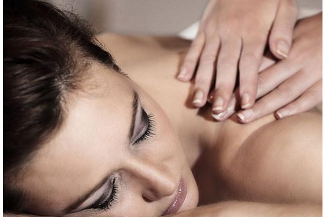 Comida, Masaje o Tratamiento Facial y Sauna en Hotel InterContinental 5* (Madrid)