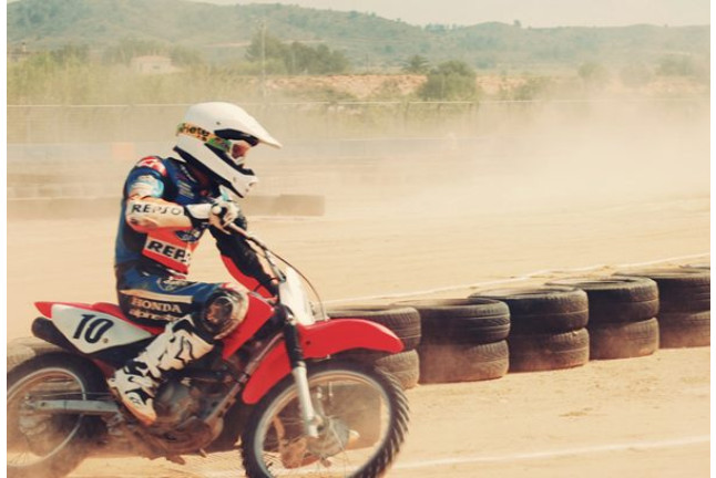 Curso DESDE CERO sobre Tierra: Curso de Conducción de una Moto HONDA CRF100 (Cheste, Valencia)