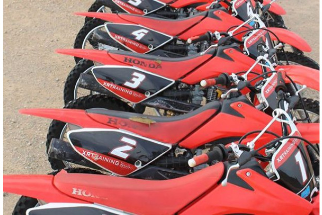 Curso DESDE CERO sobre Tierra: Curso de Conducción de una Moto HONDA CRF100 (Cheste, Valencia)