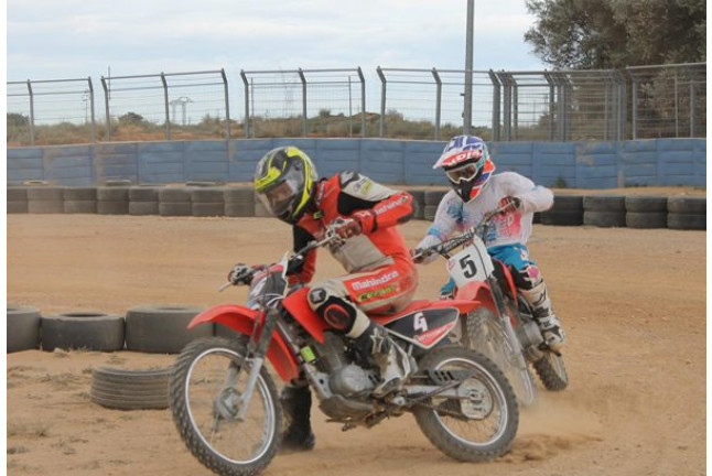 Curso DESDE CERO sobre Tierra: Curso de Conducción de una Moto HONDA CRF100 (Cheste, Valencia)