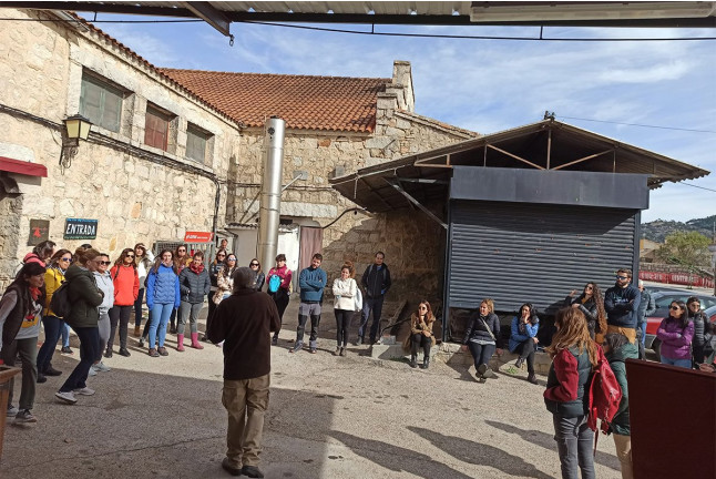 Visita a Bodega Cristo del Humilladero con Cata y Aperitivo para dos (Cadalso de los Vidrios, Madrid)