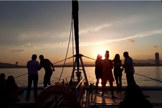 Paseo en Velero para ver la Puesta de Sol (Barcelona)