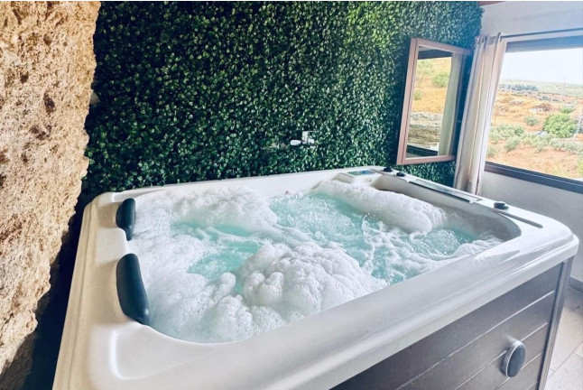 Escapada de 2 Noches en Casa Rural Luxury con Jacuzzi Privado en Setenil Rural (Setenil de las Bodegas, Cádiz)