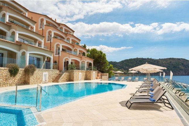 Day Pass con Almuerzo, Spa y Vistas al Mar en Bahía Suites Camp de Mar 4* (Camp de Mar, Mallorca)