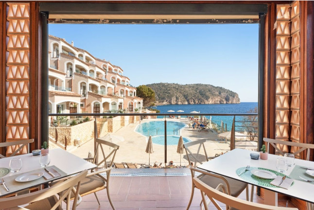 Day Pass con Almuerzo, Spa y Vistas al Mar en Bahía Suites Camp de Mar 4* (Camp de Mar, Mallorca)