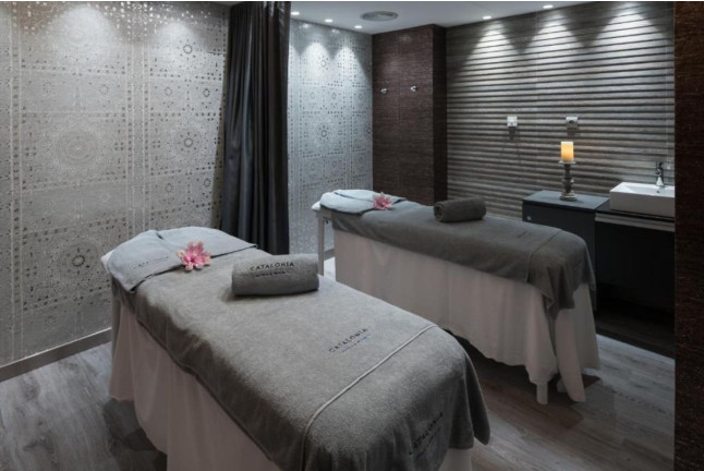 Day Pass: Circuito Spa, Masaje, Desayuno, Comida y Piscina en Hotel Catalonia Plaza Catalunya 4* (Barcelona)
