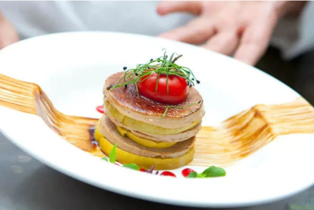 Day Pass de Verano: Circuito Spa, Acceso a la Piscina y Comida para dos en Hospes Palacio del Bailío 5* (Córdoba)