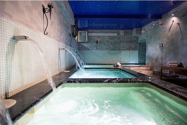 Day Pass de Verano: Circuito Spa, Acceso a la Piscina y Comida para dos en Hospes Palacio del Bailío 5* (Córdoba)