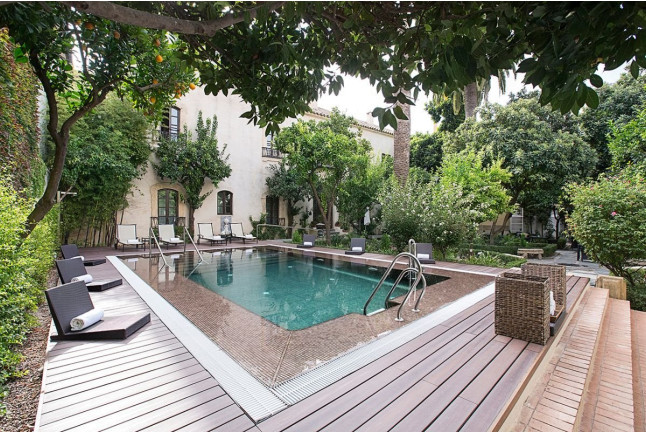 Day Pass de Verano: Circuito Spa, Acceso a la Piscina y Comida para dos en Hospes Palacio del Bailío 5* (Córdoba)