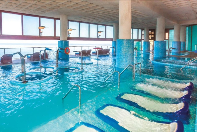 Day Pass con Circuito Spa, Piscina, Hamaca y Almuerzo Buffet para dos en Thalasso Gloria Amadores (Amadores, Gran Canaria)