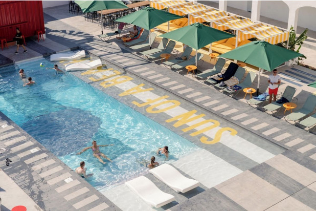 Day Pass con Comida y Bebida en Ryans Lolas 4* (Ibiza)