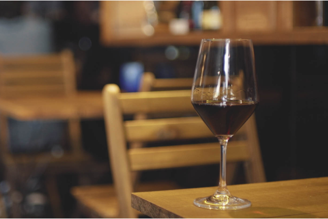 Degustación de Rabo de Toro y Botella de Vino Tinto para dos (Madrid)