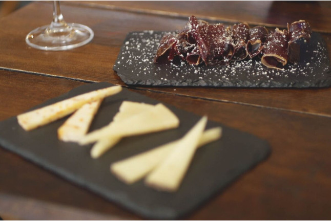 Degustación de 3 Copas de Vinos con 3 Tapas (Madrid)