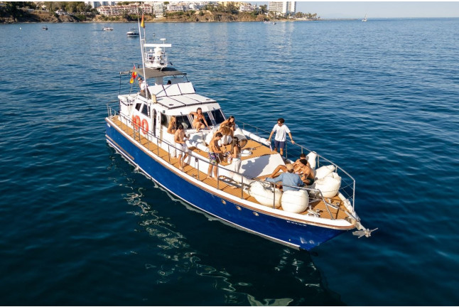 Paseo en Barco con Avistamiento de Delfines, Snorkel y Bebidas (Benalmádena, Málaga)