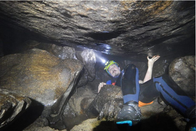 Espeleobarranco: Espeleología y Barranquismo en Cueva do Folón (Coruxo - Vigo, Pontevedra)