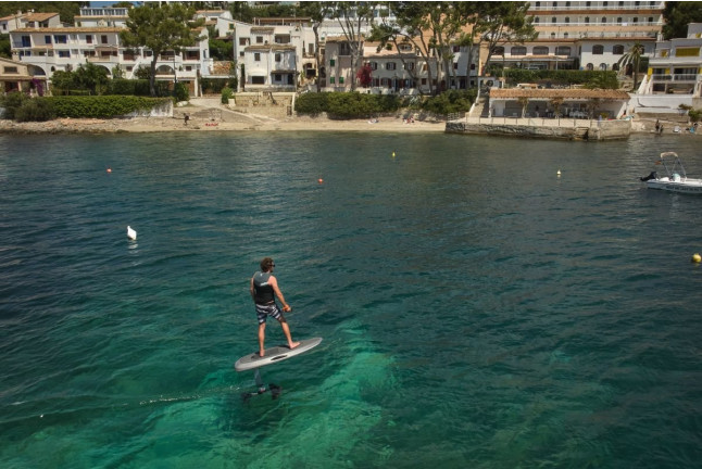 Curso de eFoil (Puerto de Alcudia, Mallorca)