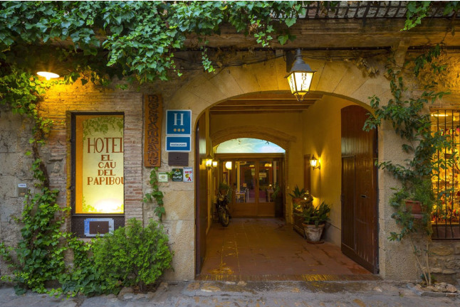 Escapada con Desayuno en El Cau del Papibou (Peratallada, Girona)