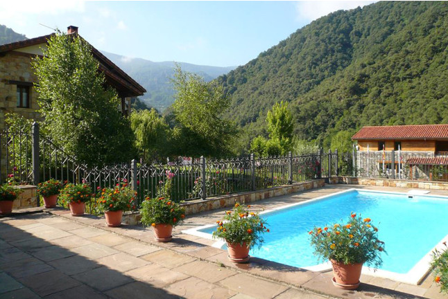 Escapada de 2 Noches con Desayuno en Posada el Hoyal (Pesaguero, Cantabria)