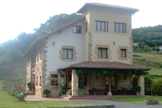 Escapada de 2 Noches con Desayuno en Posada el Hoyal (Pesaguero, Cantabria)