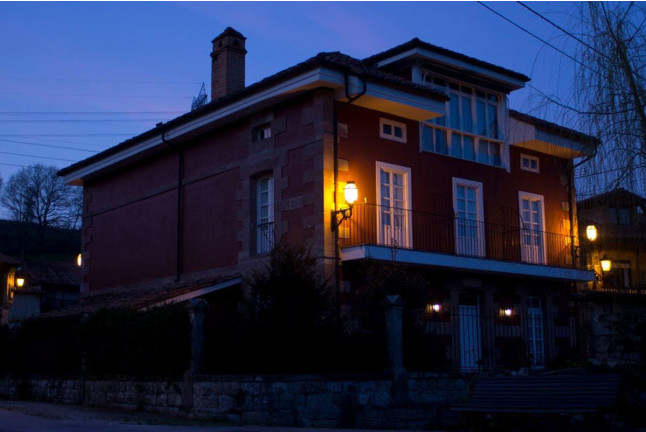 Escapada de 2 Noches con Desayuno en Posada El Marqués de Trancadorio (La Virgen-Udías, Cantabria)
