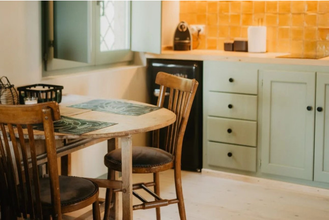 Escapada con Desayuno y Bañera en Suite Romaní en Mas el Mir (Girona)
