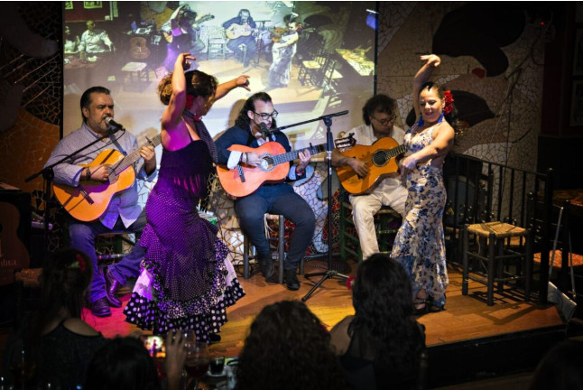 Espectáculo Flamenco con Cena en Tablao Flamenco El Toro y La Luna (Valencia)