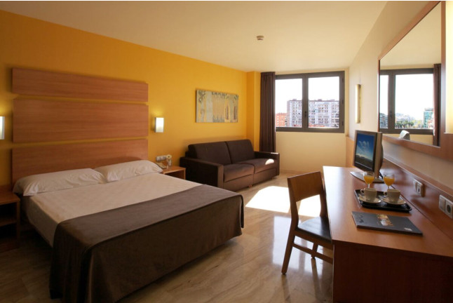 Escapada de Aventura: Hotel 3* y Encuentro con Delfines (Tarragona)