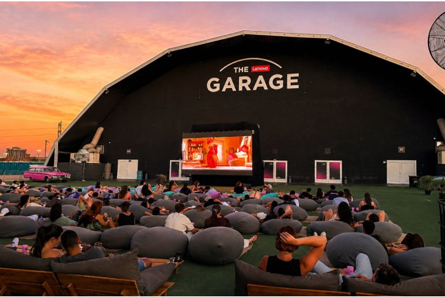 Food, Music & Cinema: Entradas para dos con Comida y Bebida al Autocine Madrid (Madrid)