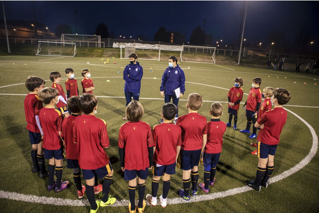 Entrenamiento de Fútbol para Niños como la Selección Española en Ciudad del Fútbol de Las Rozas (Madrid)