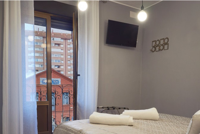 Escapada de 2 Noches con Desayuno en Entrevias Lodging (León)