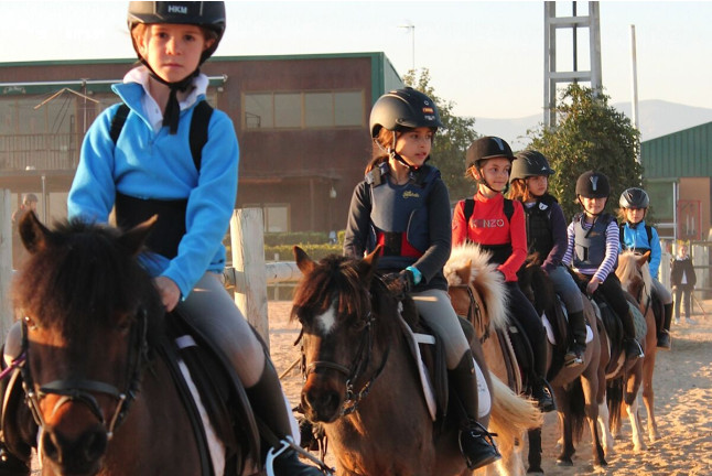 Clases de Equitación en Pony para Niños en La Finca Pony Club (Bétera, Valencia)