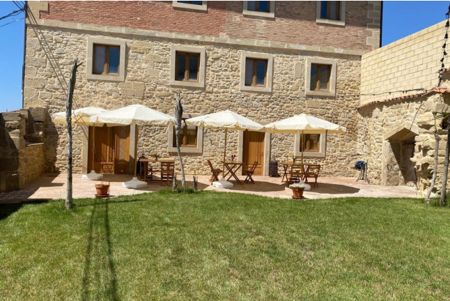 Escapada en Alfovar Villa y Visita a Bodegas Manzanos Haro con Cata de Vinos y Aperitivo para dos (La Rioja) 