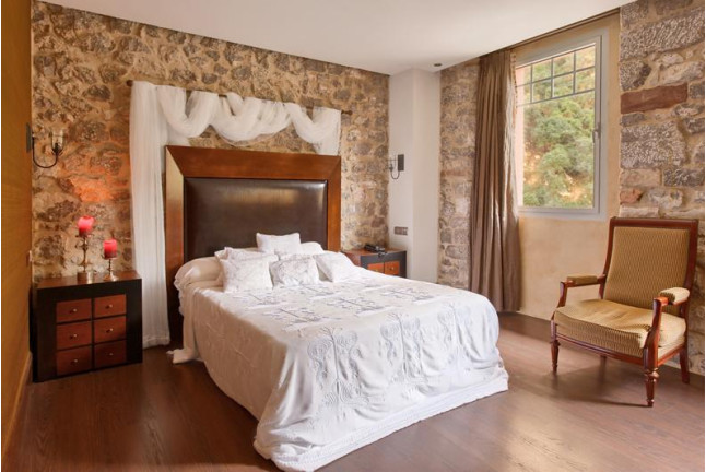 Escapada con Spa en Balneario la Hermida 4* y Visita a Bodega con Cata para dos (Cantabria)