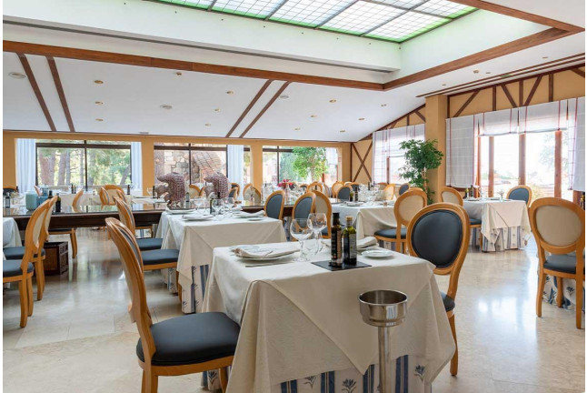 Escapada con Spa "Aquatonic" y Comida o Cena en Hotel Balneario Termes de Montbrió 4* (Tarragona)