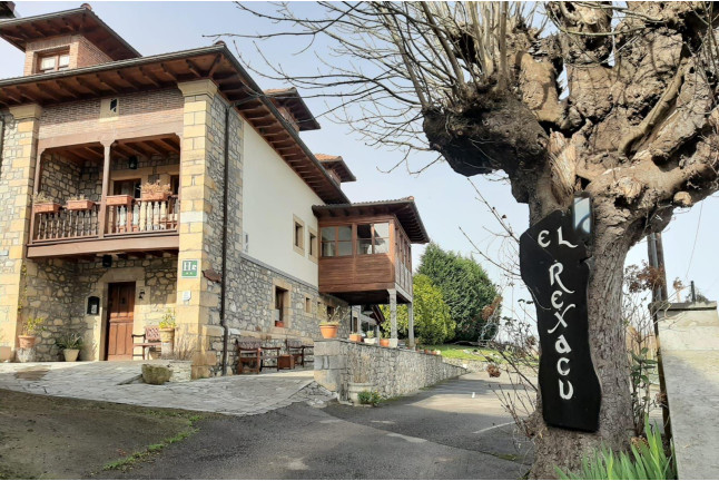 Escapada de 2 Noches con Bañera Hidromasaje y Cena en Hotel Rural El Rexacu (Bobia de Arriba, Asturias)