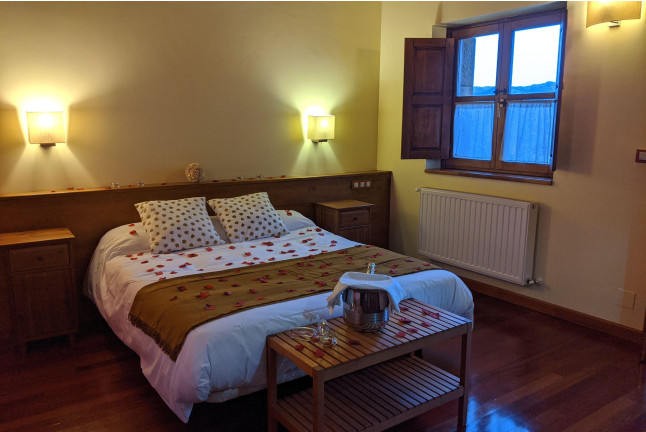 Escapada de 2 Noches con Bañera Hidromasaje y Cena en Hotel Rural El Rexacu (Bobia de Arriba, Asturias)
