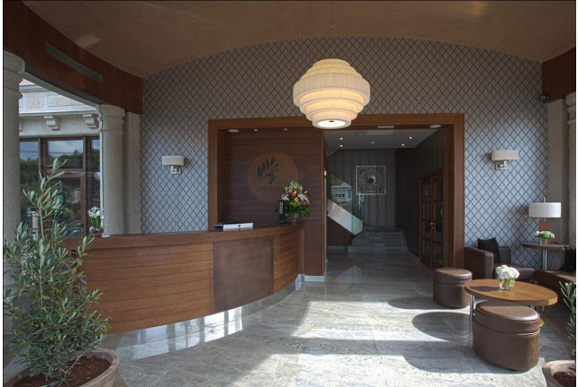 Escapada de 2 noches en Suite Junior con Bañera Hidromasaje, Cava, Bombones y Cena en Hotel Os Olivos 3*S (A Coruña)
