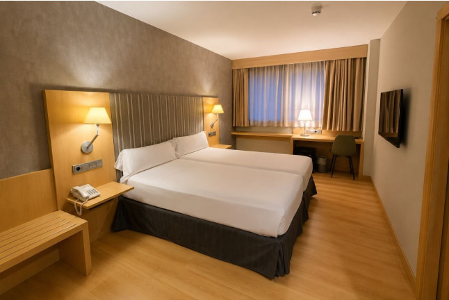 Escapada con Desayuno en U Hotel Villa-Gomá y Visita a Bodega Grandes Vinos con Cata de Vinos para dos (Zaragoza)