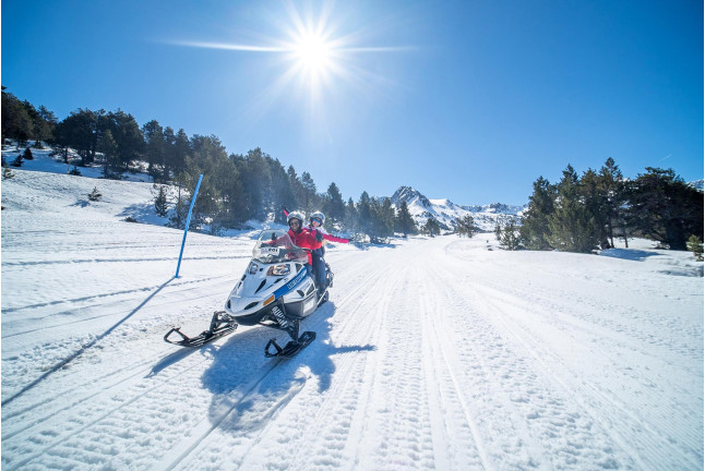 Escapada en Hotel 4*, Entrada a Caldea y Moto de Nieve (Andorra)