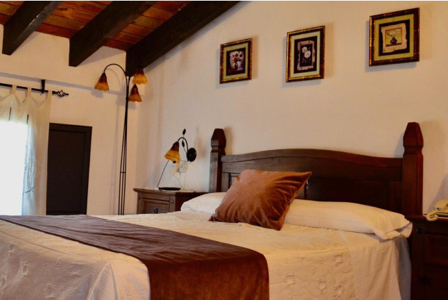 Escapada con Almuerzo o Cena en el Cortijo Mesa de la Plata (Arcos de la Frontera, Cádiz)