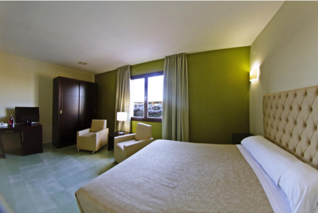 Escapada con Cena en Hotel 3* y Bautismo Aéreo con toma de Mandos en Ultraligero (Córdoba)