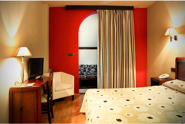 Escapada de 2 Noches con Desayuno en Hotel Zerbinetta (Dílar, Granada)