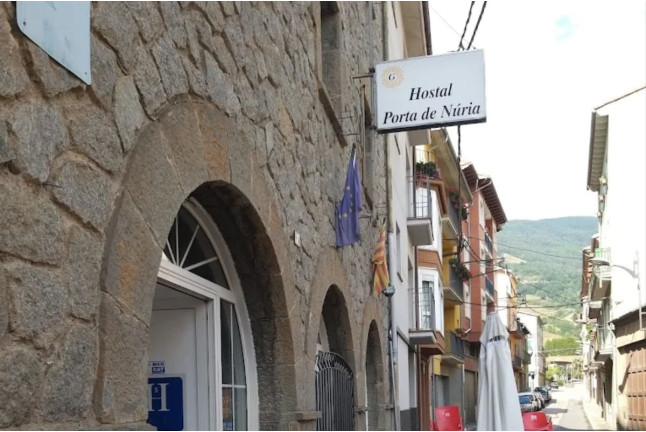 Escapada de 2 Noches con Cena en Hostal Porta de Núria (Ribes de Freser, Girona)
