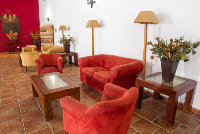 Escapada de 2 Noches con Cena en Hotel Bodega El Moral 4* y Visita guiada a Bodega las Encomiendas (Ribera del Fresno, Badajoz)