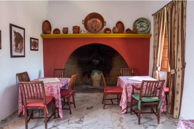 Escapada de 2 Noches con Cena en Hotel Bodega El Moral 4* y Visita guiada a Bodega las Encomiendas (Ribera del Fresno, Badajoz)