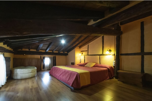 Escapada con Cena en Casa Rural El Atroje y Visita a Viñedos y Bodega Vera de Estenas con Cata y Aperitivos para dos (Cuenca / Valencia)