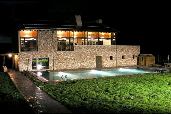 Escapada con Encanto: Spa y Visita a Bodega para dos en Hotel Spa Kinedomus Bienestar 4* (Burgos)