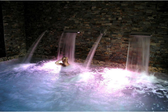 Escapada con Encanto: Spa y Visita a Bodega para dos en Hotel Spa Kinedomus Bienestar 4* (Burgos)