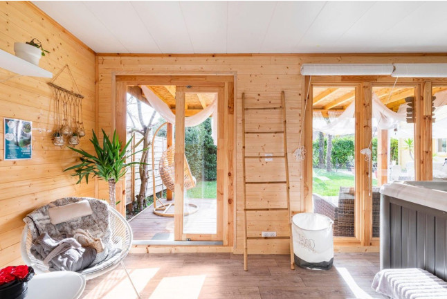 Escapada con Spa Privado, Cava y Aperitivos en Bulle d'Eden (Bayona, Francia)