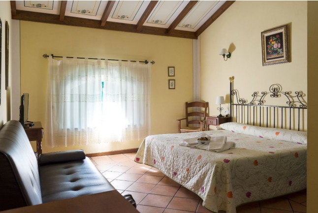 Escapada con Degustación y Desayuno en Hotel Soterraña (Madroñera, Cáceres)